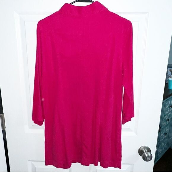 Soft surroundings button up tunic in fuchsia w/ mother of pearl buttons.like new - Picture 6 of 8
